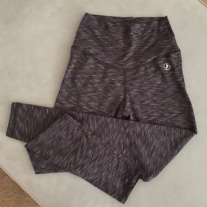 High-waist, scrunch booty legging. Extra soft. M